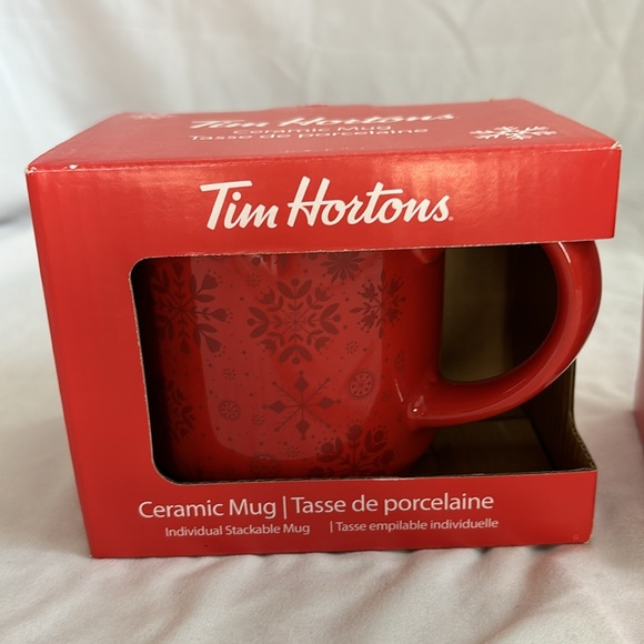 Set of 2x Tim Hortons stackable ceramic snowflake holiday mugs - Picture 2 of 3